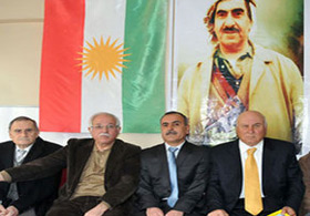 Barzani Diyarbakır'da bayrak açtı