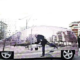 Şeffaf otomobil görenleri şaşırttı