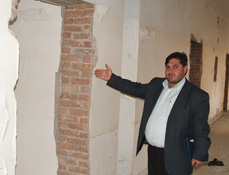 Çalışan hastane harabeye döndü