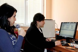 Gırtlak ve sesteki sorunu, ses terapisiyle gideriyorlar