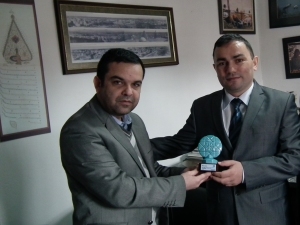 TYB’den Çetin Oranlı’ya plaket