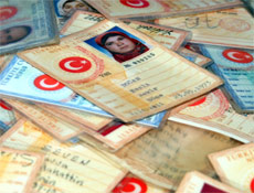 Pembe nüfus cüzdanı kalkıyor!