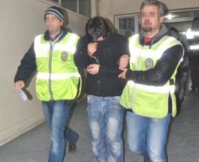 Marketten şeker çalan şüpheliler suçüstü yakalandı