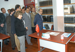 Meram Rotaryenleri kütüphane açtı