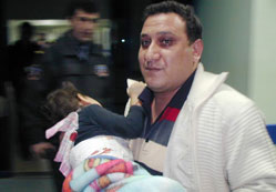Elinde maytap patladı