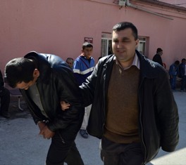 Otomobilin yakıt deposundan 35 kilo eroin çıktı