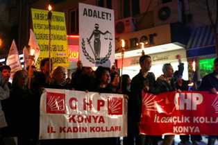 CHP'li gençlerden zaman aşımı protestosu