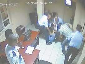 Karakolda meydan dayağı kamerada