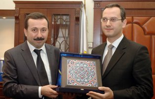 Rektör Gökbel’den yılın hukukçusuna teşekkür
