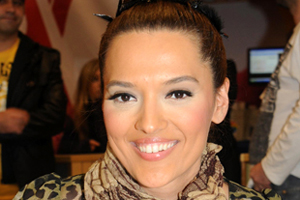 Demet Akalın'a piyango vurdu