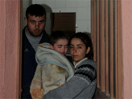 Evsiz kalan aile cami tuvaletine sığındı