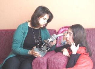 Evde eğitim alarak okullarına devam ediyorlar
