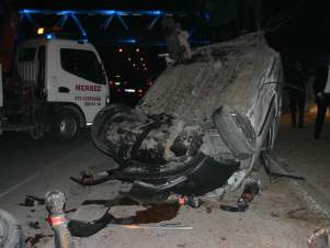 Kamyonet cipe çarptı: 3 yaralı