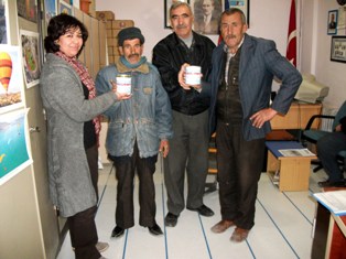 THK Karapınar ve Emirgazi'de kavurma dağıttı