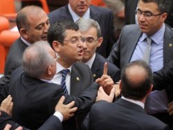 TBMM Genel Kurulu'nda yumruklar konuştu