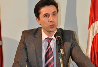 Çarşı her şeye karşı ile siyaset olmaz