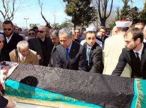 Neslişah Sultan'ın tabutuna Kabe örtüsü