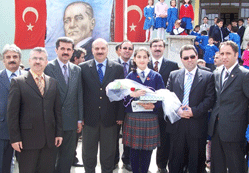 Emine Dinç’e bin YTL ödül