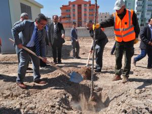 Karatay'daki ağaçlar kışa hazır