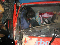 Ambulans ile kamyon çarpıştı