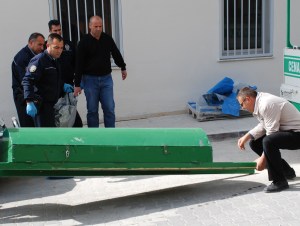 Banka yöneticisi eşini öldürdü