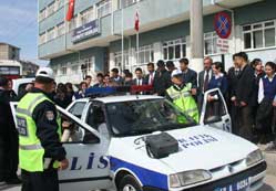 Öğrenciler, polis amcayla tanıştı