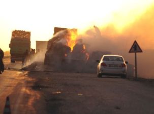 Konya'da hareket halindeki TIR yandı