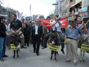 CHP’lilerden eşekli zam protestosu