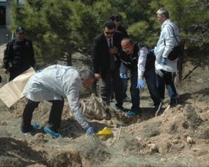 Gömülü torbadan esrarengiz kemikler çıktı
