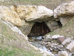 PKK'dan ultrasonlu mağara hastanesi