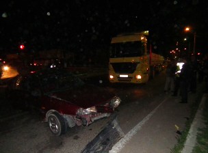 TIR ile otomobil çarpıştı: 3 yaralı