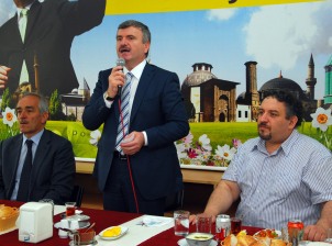 Öğle yemeğinde Büyükşehir’e konuktular