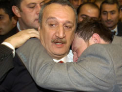 Mehmet Ağar bu kez kaçamadı!