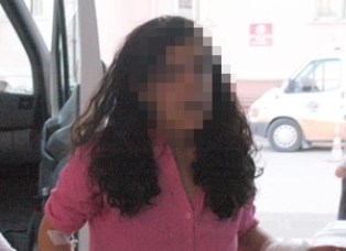 Eşini başka bir kadınla görünce...