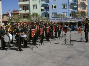 Konya Askeri Bandosu eğlendirdi
