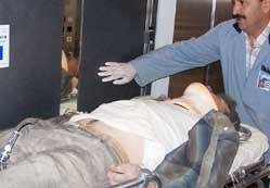 Otomobil, tarlaya uçtu: 2 yaralı