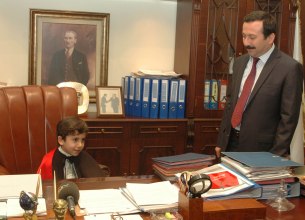 Yeni rektör ilk talimatını verdi