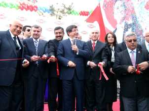 Davutoğlu, galaya katıldı