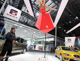 Lüks arabalar Pekin'i işgal ediyor