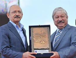 CHP'de silahlar çekildi, testi de kırıldı