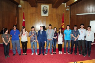 Dereceye giren 100 öğrenci ödüllendirildi