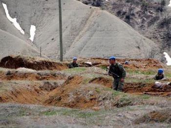 Yol kesen 15 PKK'lı çatışmada öldürüldü