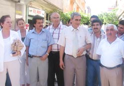 Kavşağın kapatılması esnafa darbe