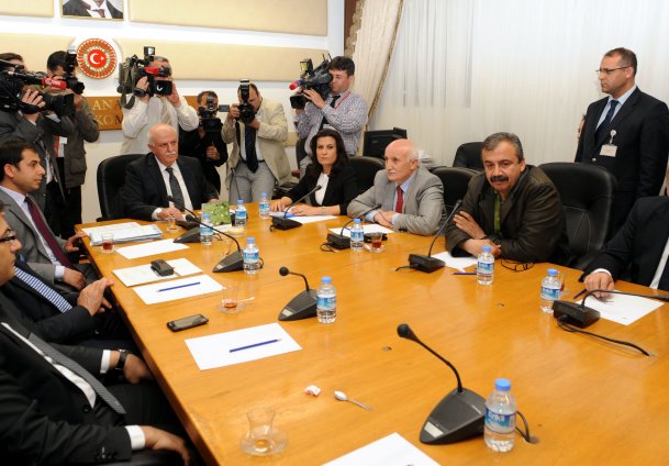 Darbe komisyonu çalışmalara başladı