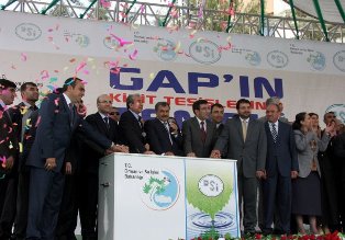 Silvan Barajı'nın temelini 4 bakan attı