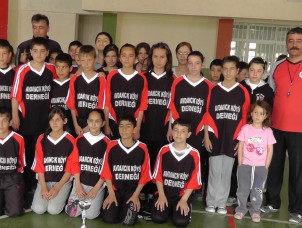Mendil ile birlikte kupayı da kaptılar