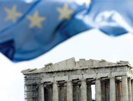 Komşuda sandıktan Türk çıktı