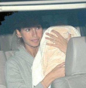 ÇAĞLA ŞİKEL bakın ne yaptı?