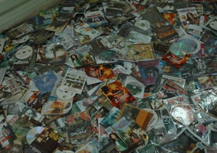 37 bin korsan CD'nin sahibi çıkmadı