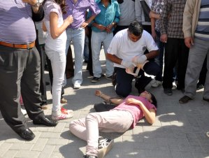 Ehliyetsiz sürücü yayaya çarptı